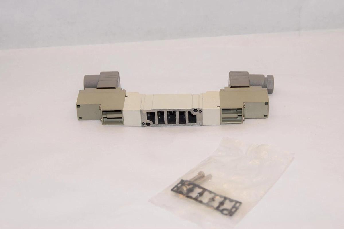 (NEW) SMC 30-SY5240-5D 24V Coil Solenoid Valve