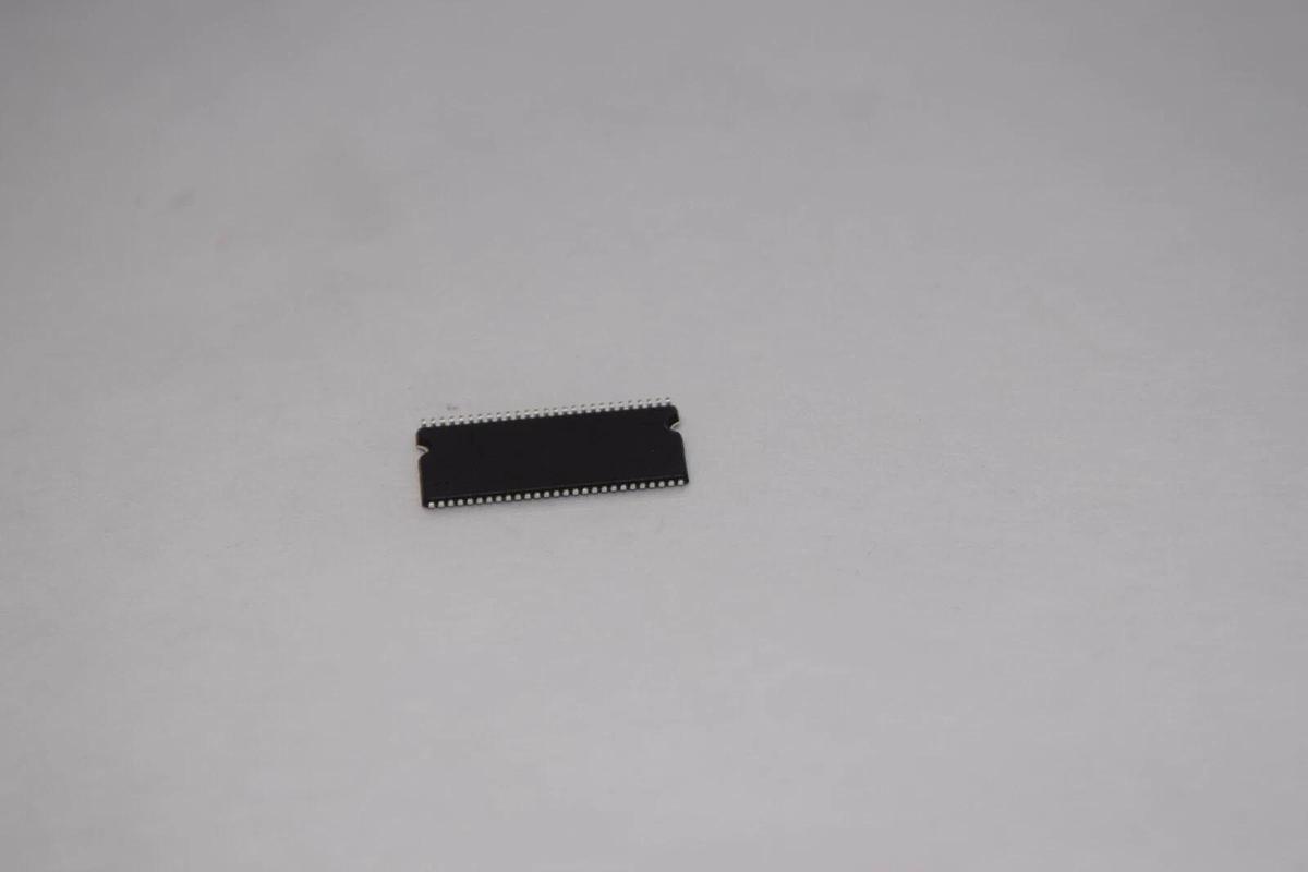 (NEW - Lot of 44) 48LC32M16A2 , K4S641632K-UC75 SDRAM MT48LC4M16ATG IC Chip