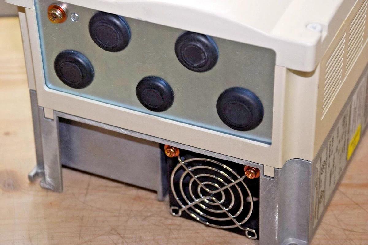 Toshiba VFS5-5020UPH Transistor Inverter AC Drive 2.1A 1Hp 575V 2 KVA 1HP (NEW)