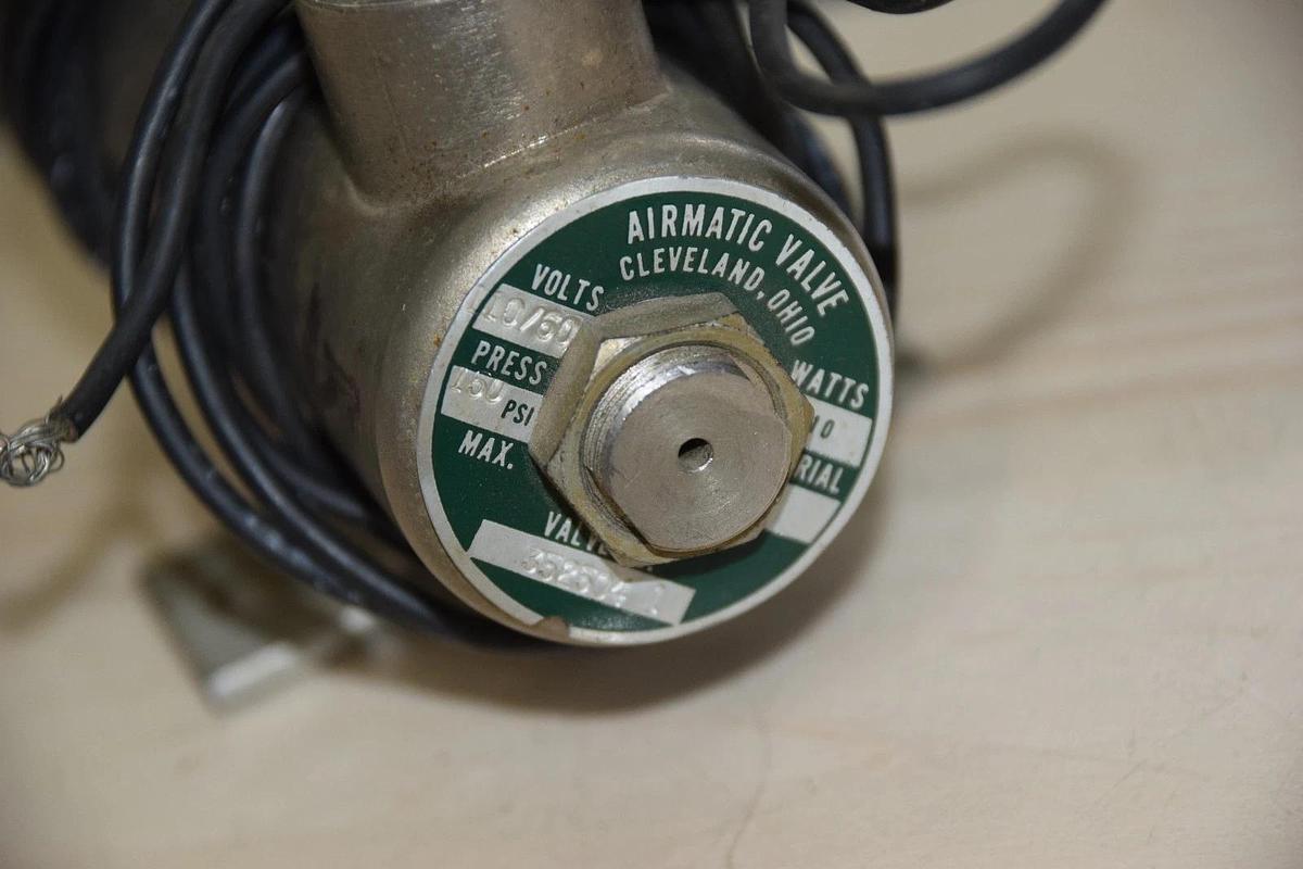 AIRMATIC VALVE 352504 1 10W 10/60V 150psi VALVE NEW