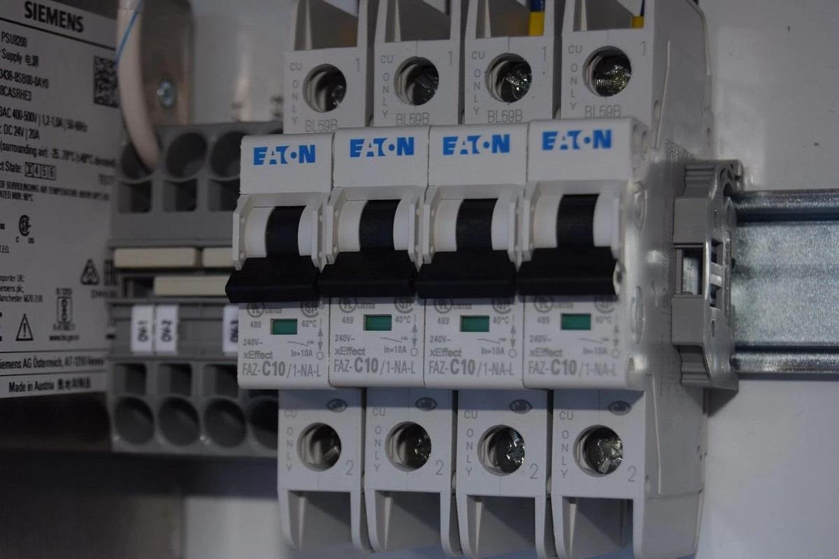 HOFFMAN CSD12248 Enclosure w/ 24v Power Supply 20A Disconnect 480v 3RV2711-1DD10