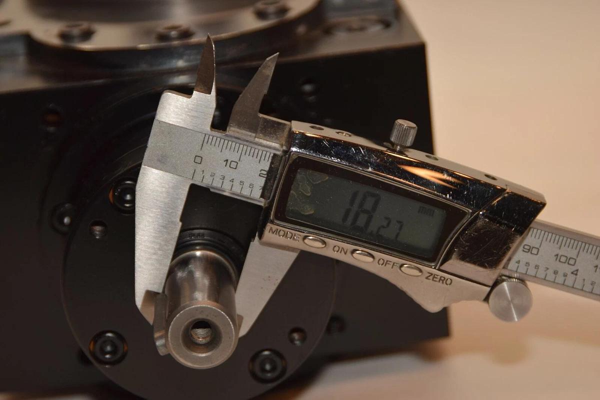 (NEW) MS-GRAESSNER D-72135 18.27mm & 35.10mm Shaft Gear Box / Speed Reducer