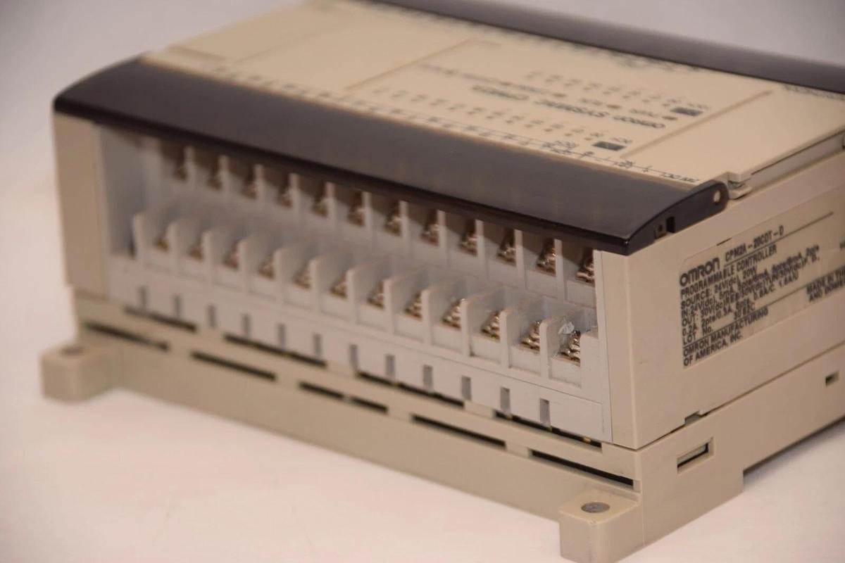 (NEW) OMRON CPM2A-20CDT-D 24V 20W Programmable Controller