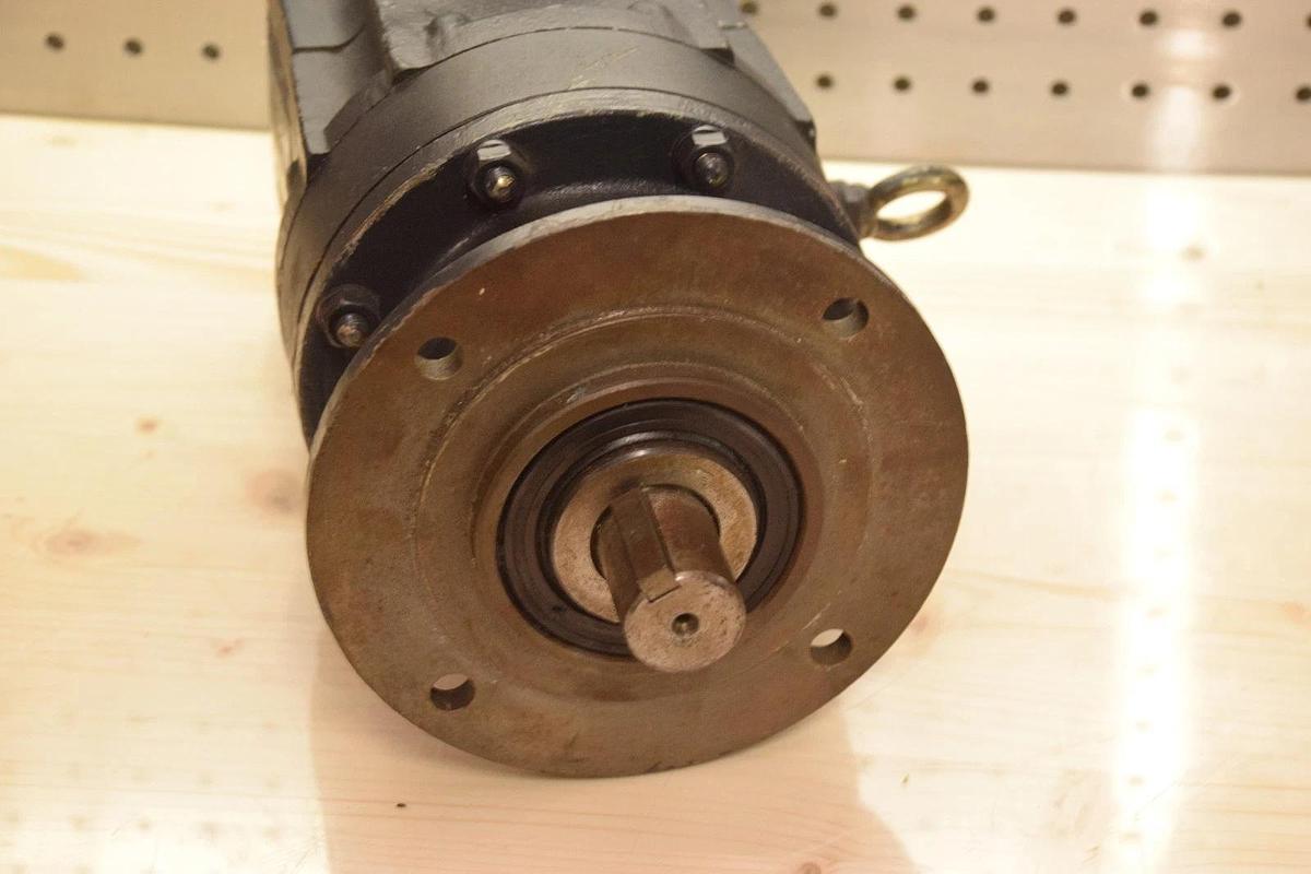 Used Mitsubishi HC-SFS52G1 0.5kW AC Servo Motor with Cyclo Drive CNVM-4105-11