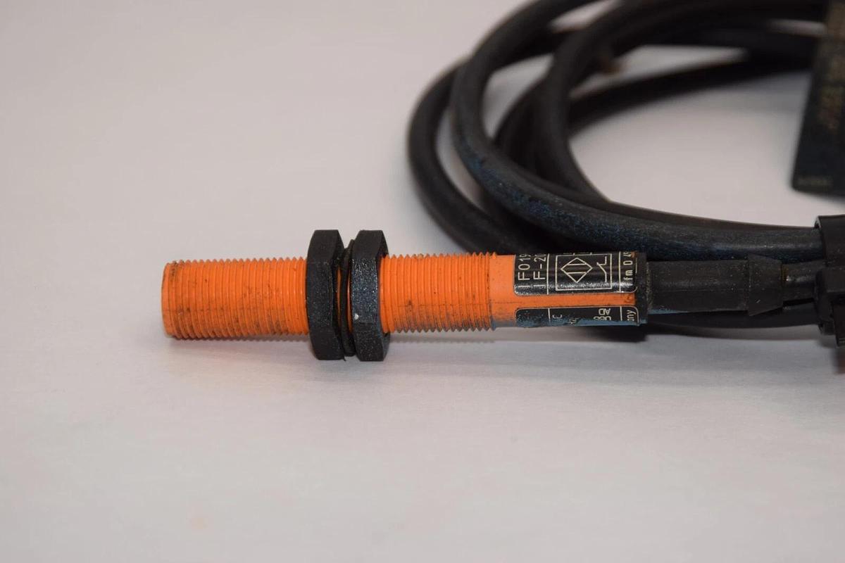 Used IFM EFECTOR INC. IF-2002-BBOW , IF0197 20-140Vac 45-65Hz Proximity Sensor