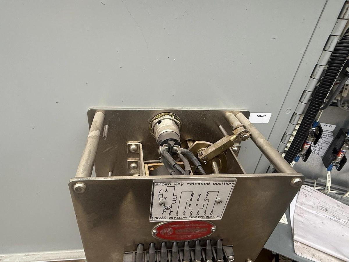 Used Siemens P4E75ML400ETS P4 Panelboard 400A 480/277V 3PH 400 Amp 3 Breaker Mbpass