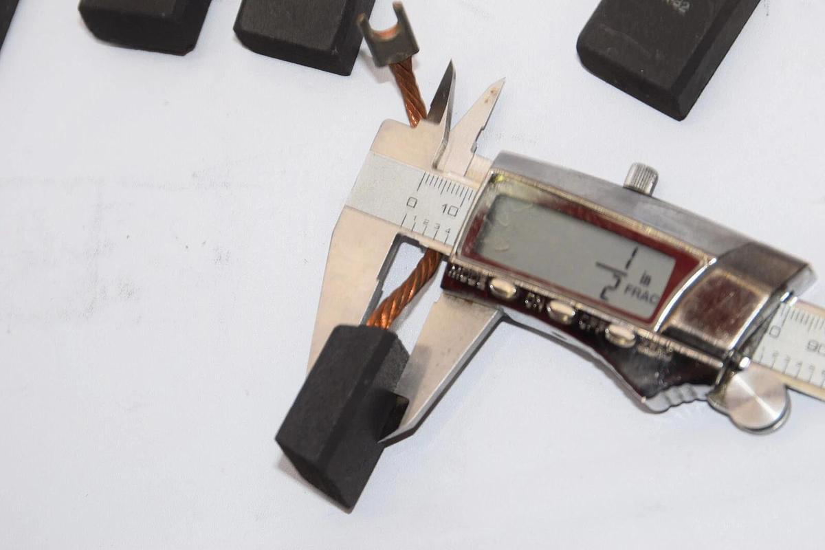 (NEW - Lot of 6) HELWIG WA-82 WA82 1" x 1/2" Carbon Brush