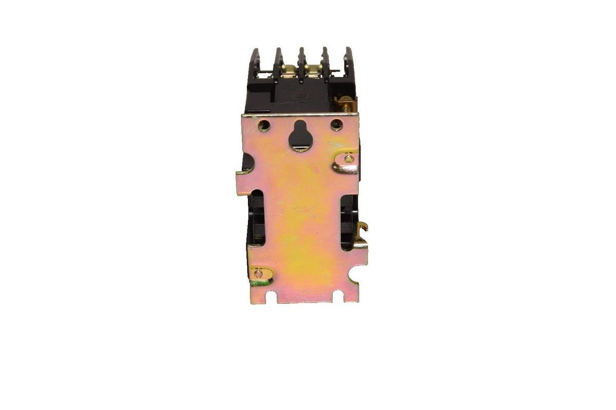 Cutler Hammer BF Control Relay BF82F 300V 10A 8NO 2NC 10 Amp 110/120v coil (NIB)