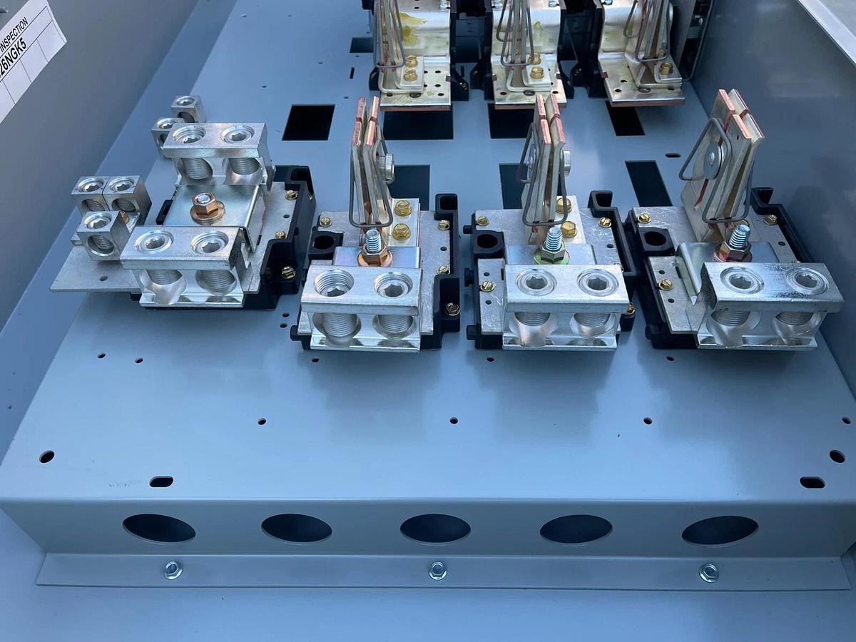 Eaton DH326NGK5 B 600 Amp 600A Heavy Duty Safety Switch 120/240v 4w Type 1 (NEW)