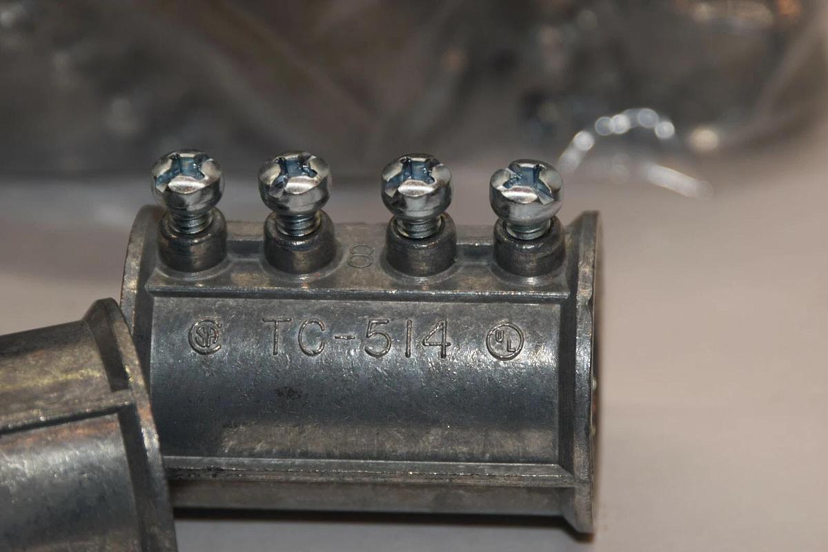 (NEW - LOT OF 21) NEER 1-1/4" TC-514 Screw Coupling Fitting