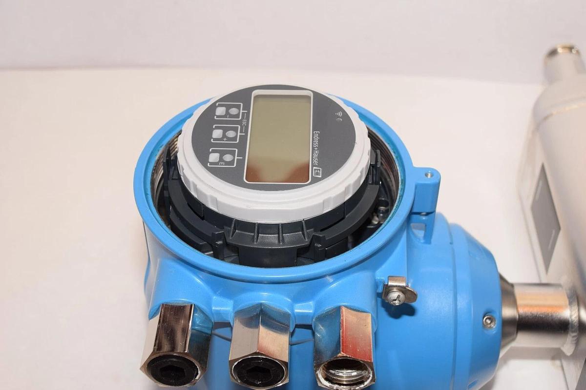 Used ENDRESS + HAUSER 8P3B15-2L93/0 , 1/2" DN15 Promass P 300 Flowmeter