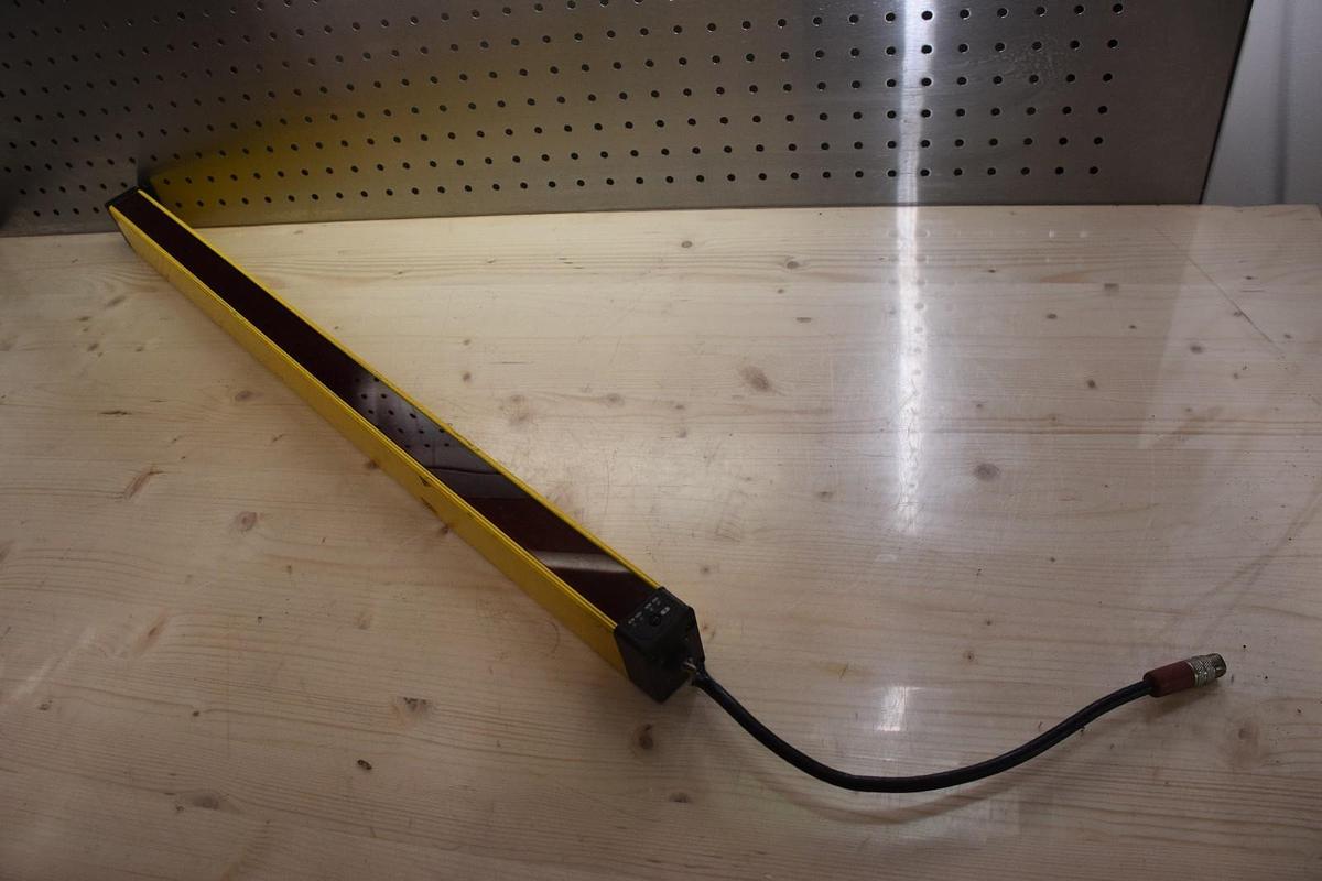 Used STI 70158-2077 MS46SR-30-700-Q1-R-NC-FP-TK1 RECEIVER SAFETY LIGHT CURTAIN