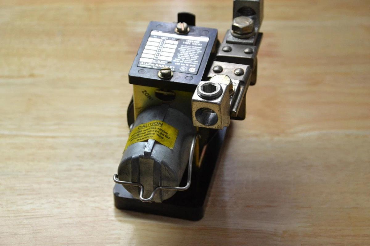 Used Allen Bradley Inverse Time Relay  810-A22C ser B 810 A22C B 810A22C