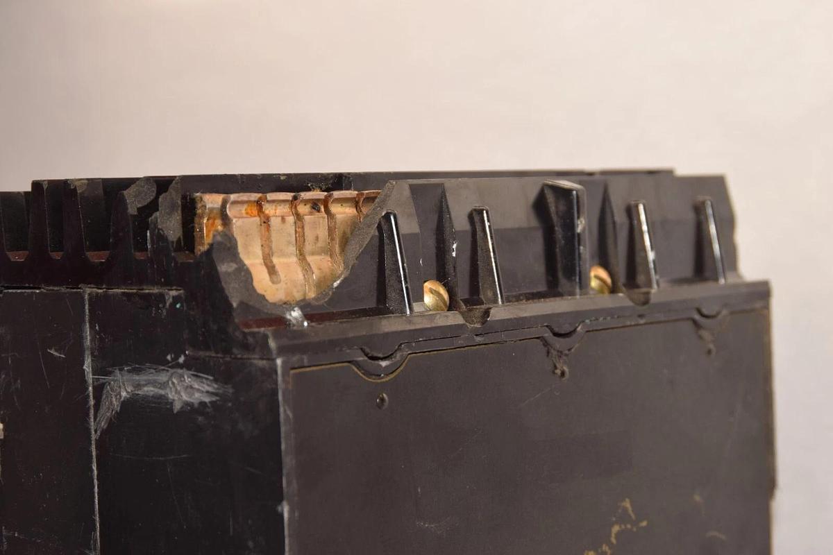 Used SQUARE D MEC436LSI Series 3 3P 600V 400A 400 Amp Breaker*Chip