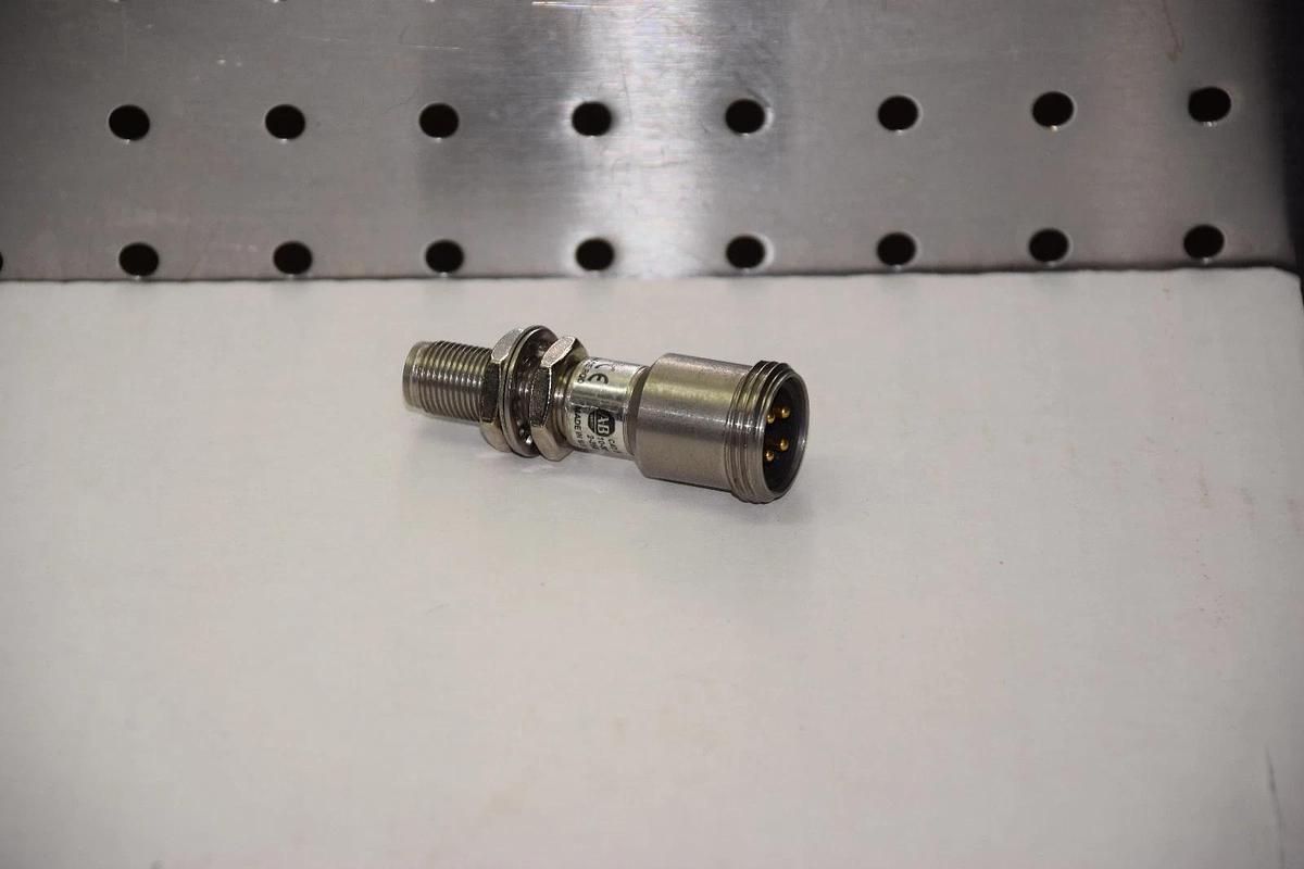 ALLEN BRADLEY 871TM-DH2NE12-N4 PROXIMITY SWITCH NEW