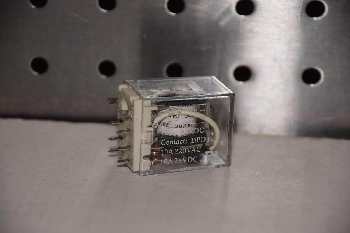 MASTER ELECTRONICS HL2 P DC24C HL2PDC24V 10A/220VAC 10A/28VDC RELAY NEW