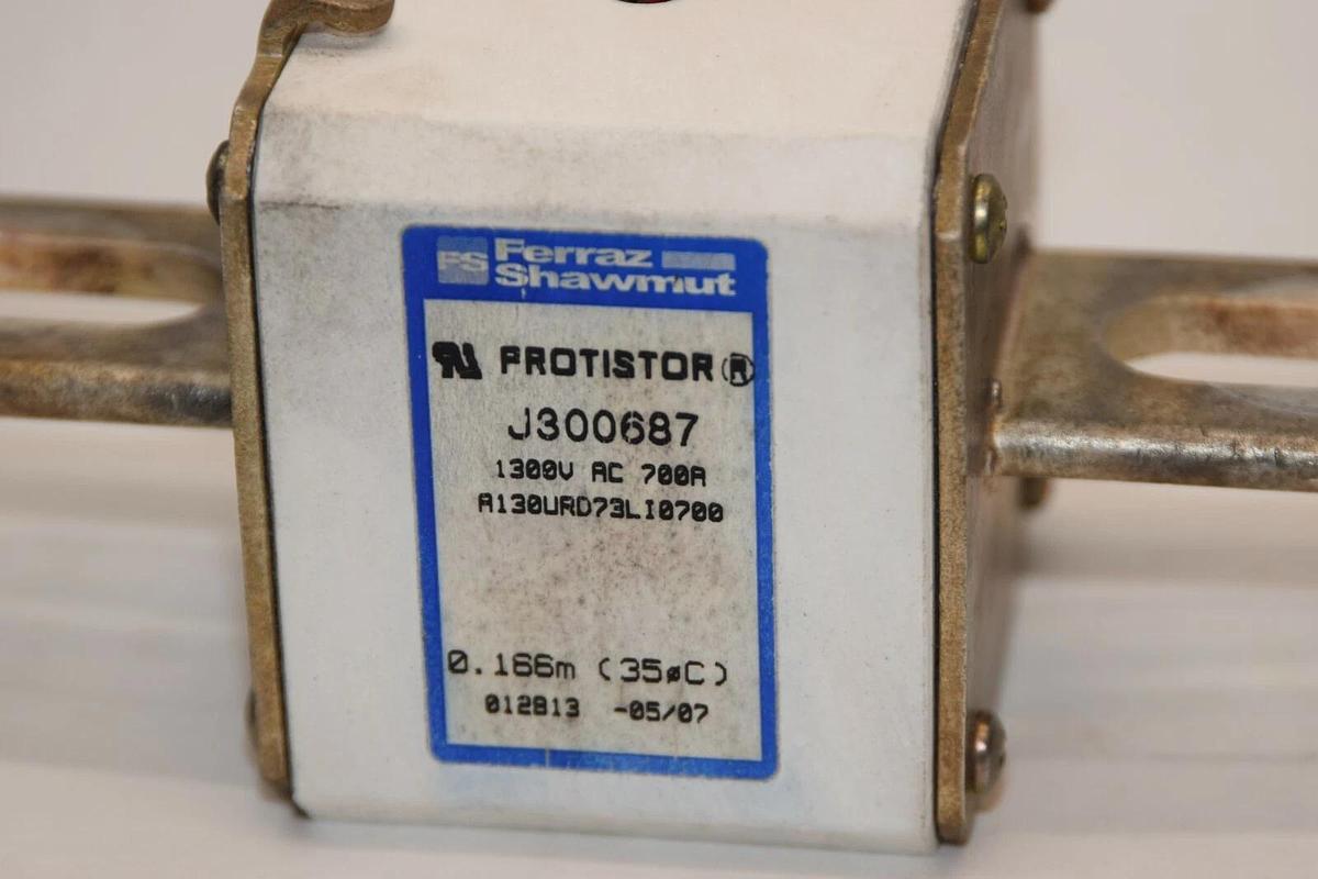 Used FERRAZ SHAWMUT J300687 A130URD73LI0700 1300Vac 700A Amp A Protistor Fuse Link