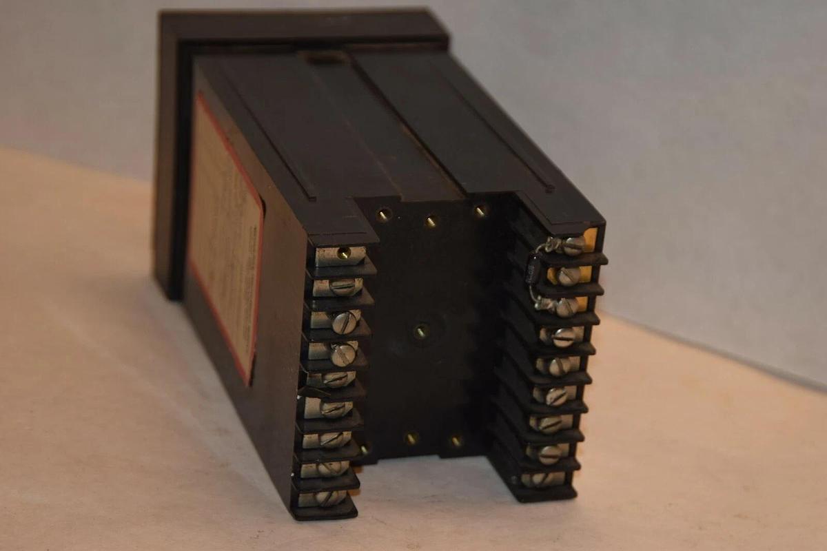 Used PARTLOW 76BFH00310H2000 TEMPERATURE CONTROLLER  0-600 deg F