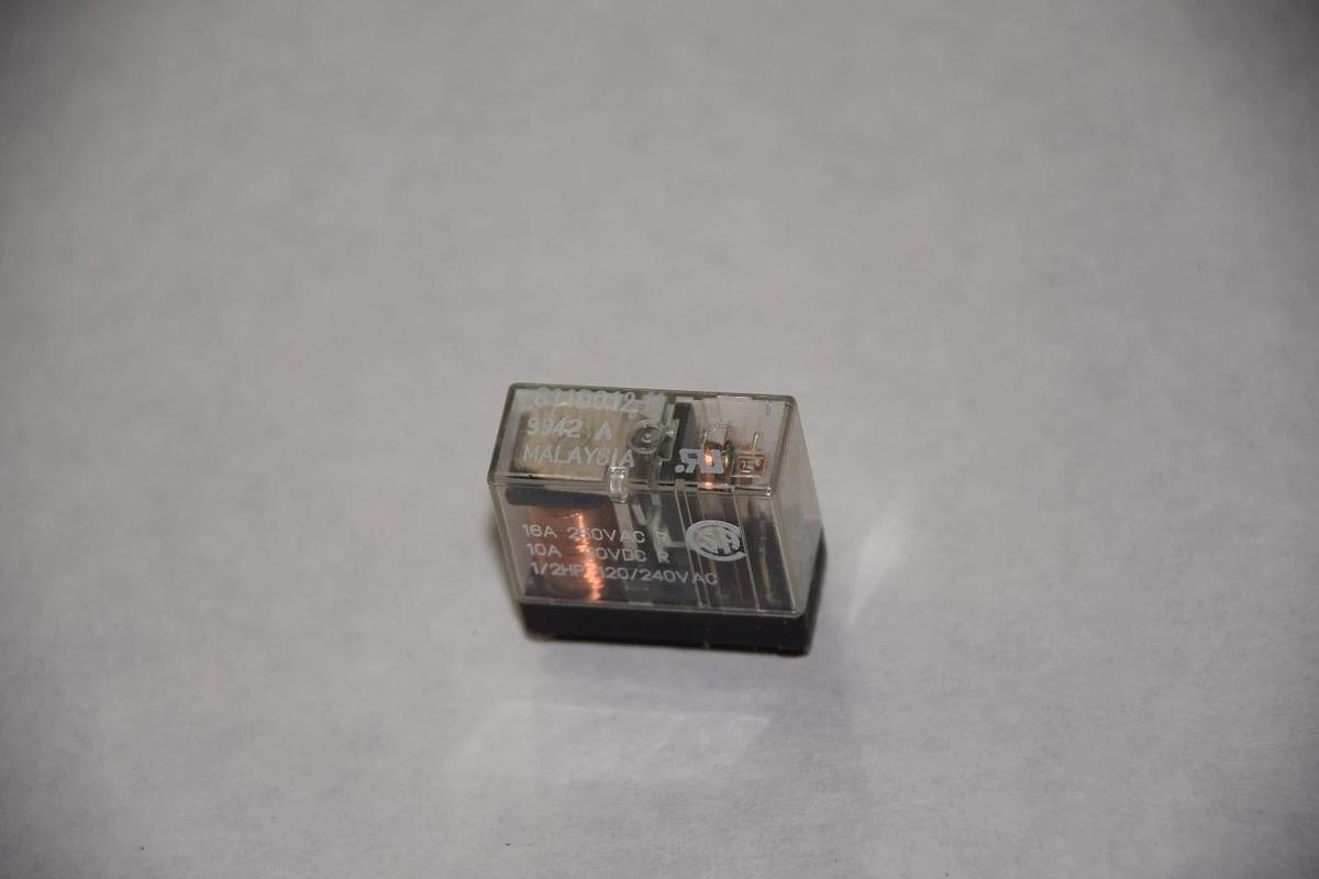 FUJITSU 611D012-K 16A, 250VAC 10A, 30VDC 1/2HP, 120/240VAC MINI RELAY NEW