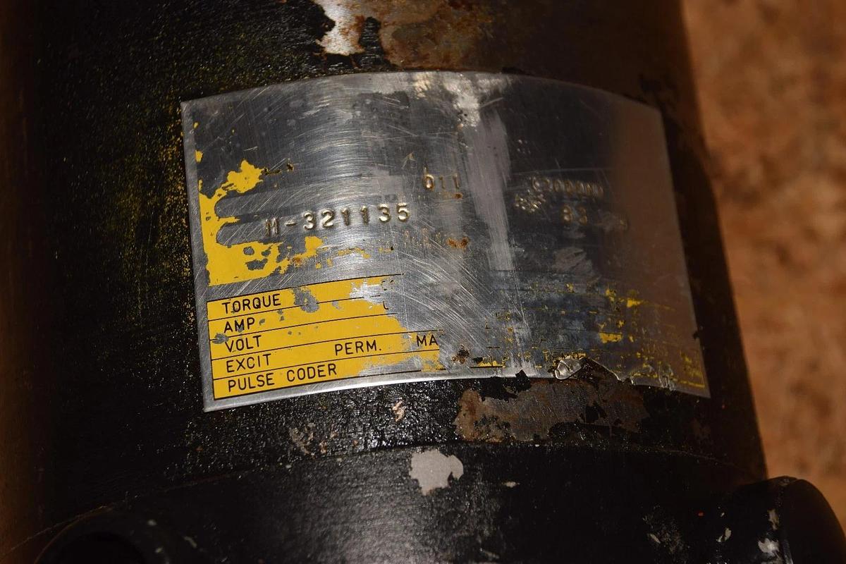 Used Fanuc  DC Servo Motor 011, (2000M) M-321135  83.9 1500 RPM 12A