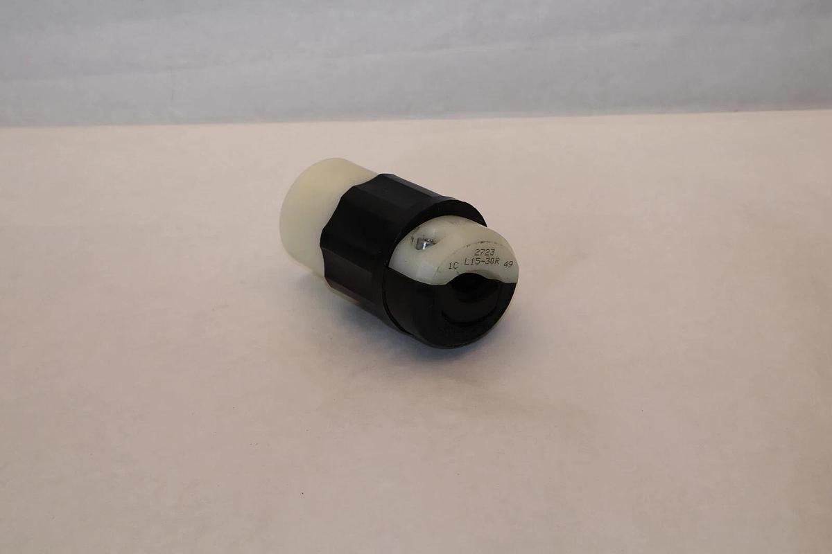 (NEW) LEVITON L15-30R Nema L15-30 30A 250V Locking Connector