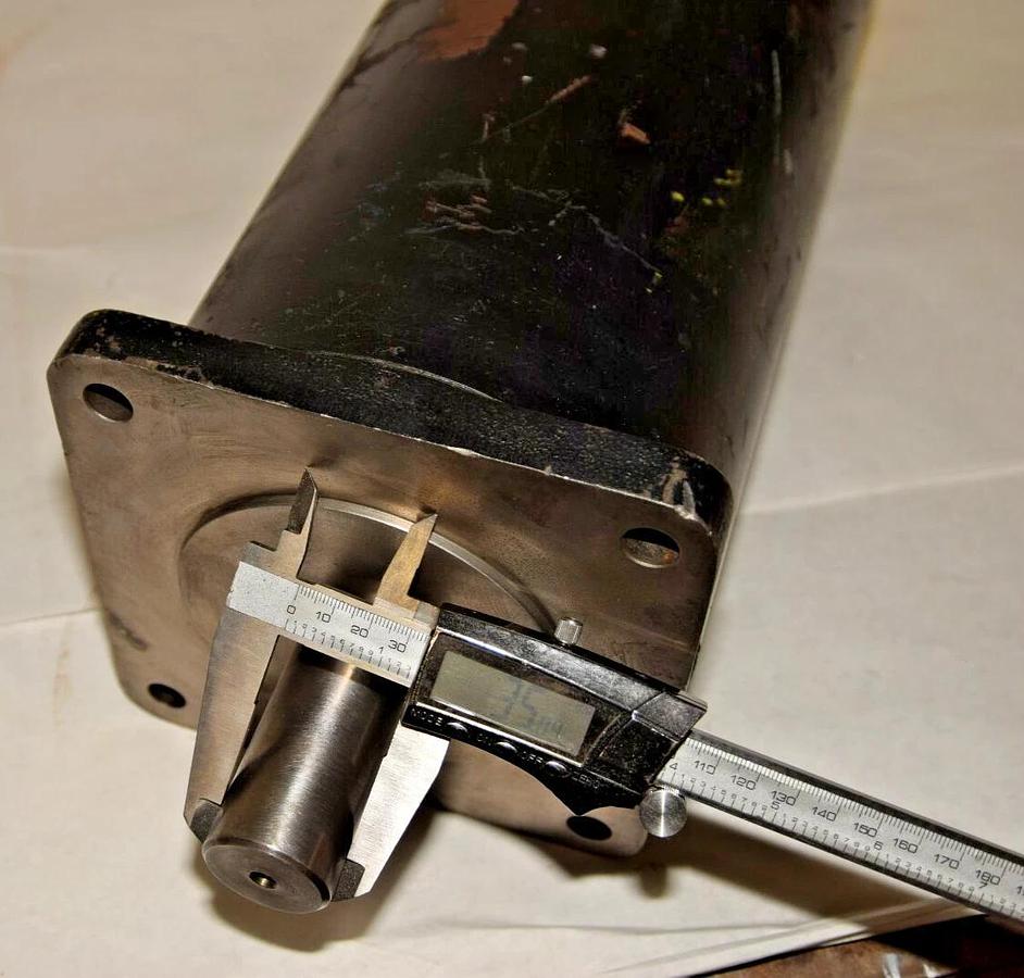 Used Fanuc DC Servo Motor 30M A06B-0653-B011-R A06B0653B011R 210v 1200rpm