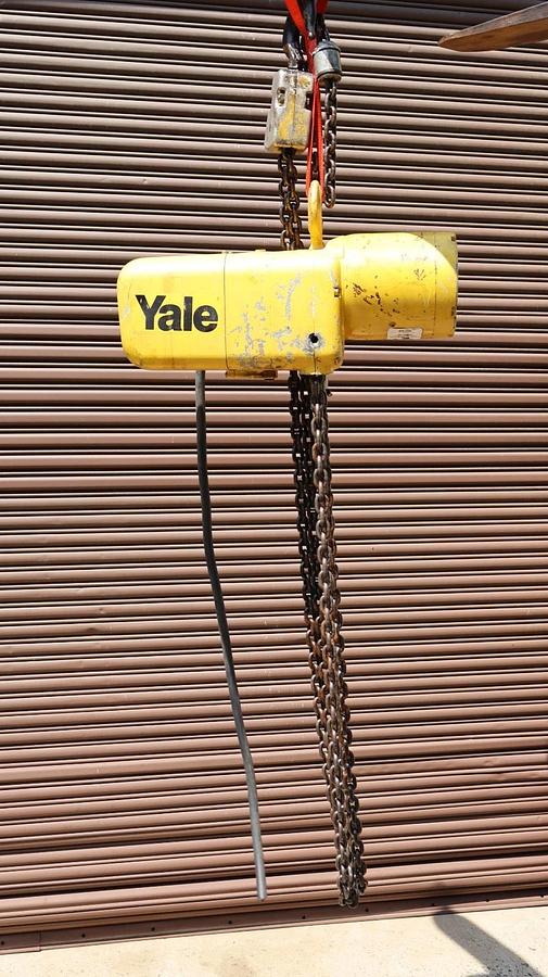 Used Yale 2 Ton Chain Hoist 4000lb 2010H083 C6T17NZ3D 460/380v 3ph 24" Chain