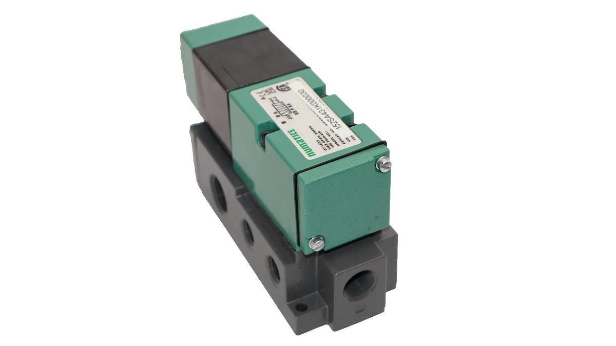 NUMATICS 152SA431K000030 110-120V .11 A Solenoid Valve With Mounting Block (New)