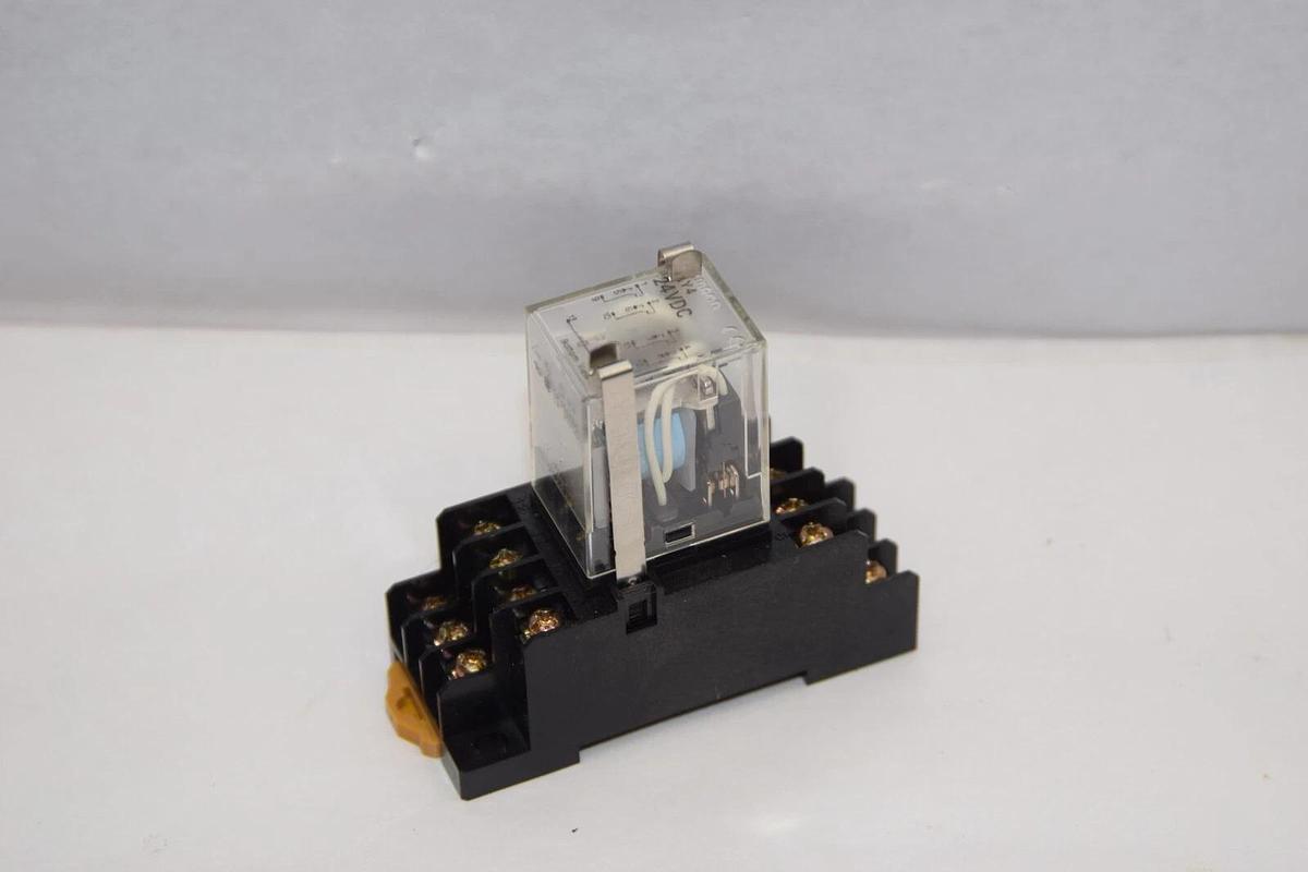 Used OMRON MY4 24Vdc Relay With Base 1579YA , 5A 250V