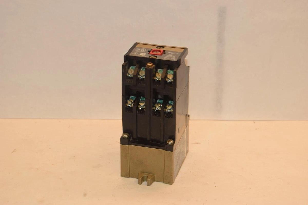 Used ALLEN BRADLEY 700-P800A1  700P800A1 Series A 115-120V Direct Drive Relay