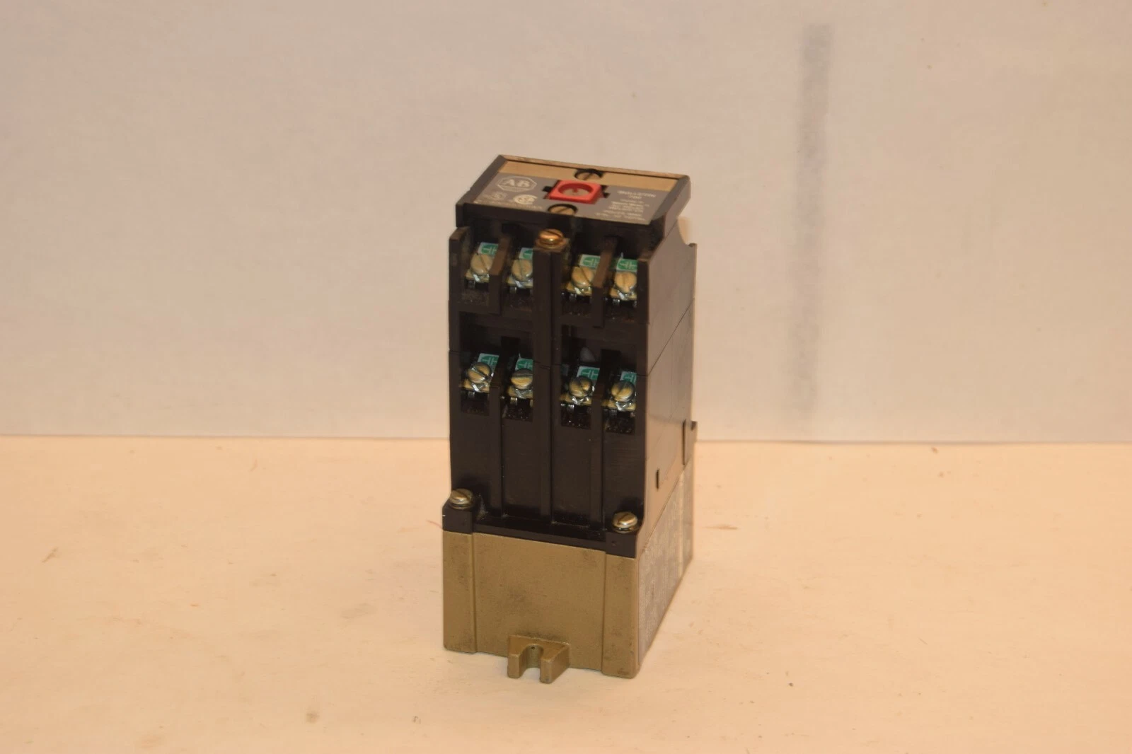 Used ALLEN BRADLEY 700-P800A1  700P800A1 Series A 115-120V Direct Drive Relay