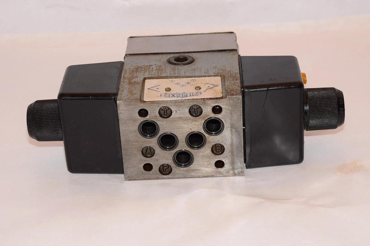 Used CONTINENTAL HYDRAULICS VS12M-3F-GB-60L-H 120/110V 50/60Hz 45W Directional Valve