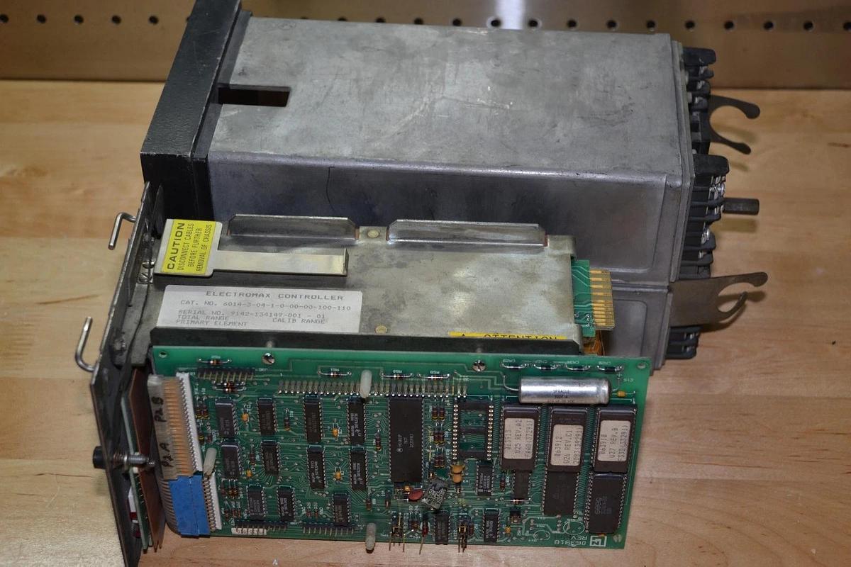 Used LEEDS & NORTHRUP 6014-3-04-1-0-00-00-100-110 6014304100000100  Electromax