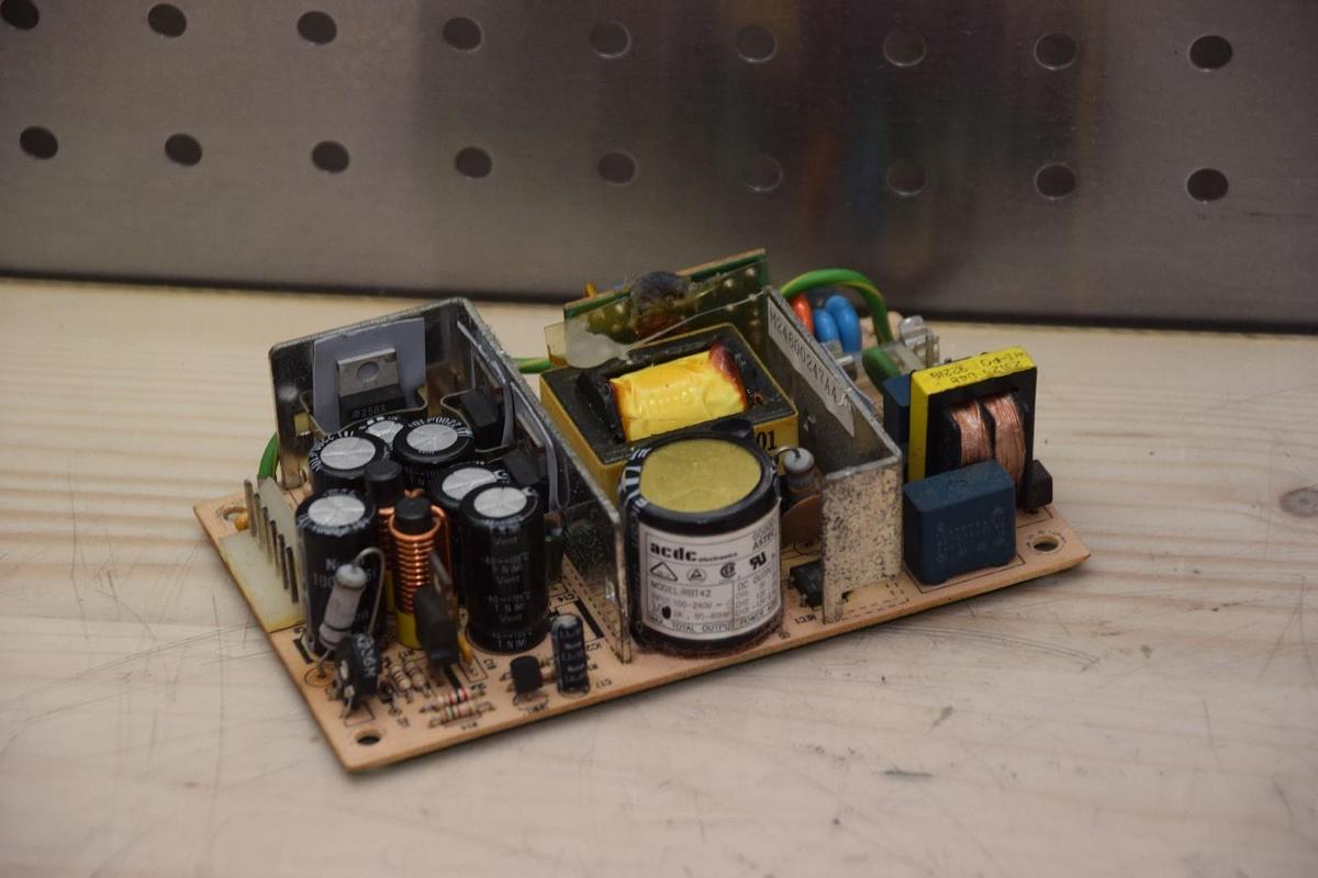 Used ASTEC RBT42 100-240V INPUT 5V / 12V OUTPUT POWER SUPPLY