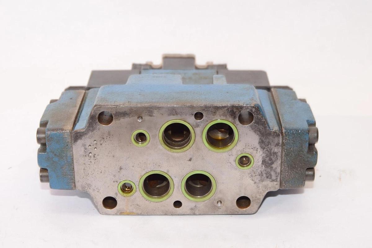 Used BOSCH / REXROTH R978875805 4WE6J61/EW110N9DAVV Directional Valve