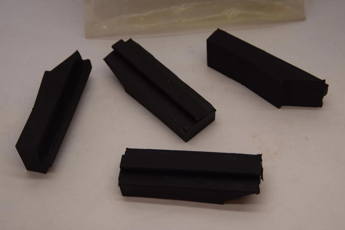 (NEW - 4 Pieces) 56156500N0000 , 251912D002 Rubber Seal Chamber End
