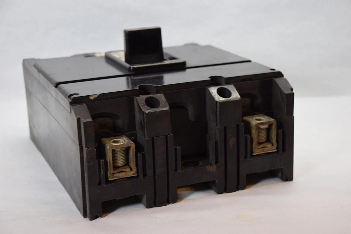 (NEW) FEDERAL PACIFIC ELECTRIC CO. NJ621125 125A 600Vac 2P Circuit Breaker
