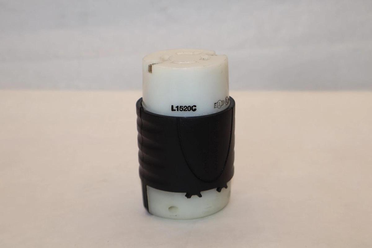 (NEW) PASS & SEYMOUR L1520C 20A 250V Locking Connector