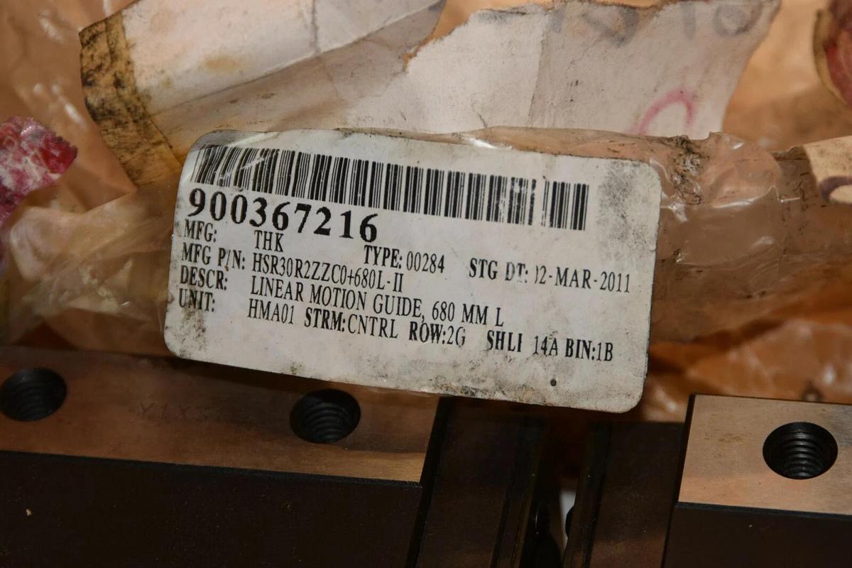 (NEW) THK HSR30R2ZZC0-680L-II 680mm Length 30mm Bar Width Linear Guide