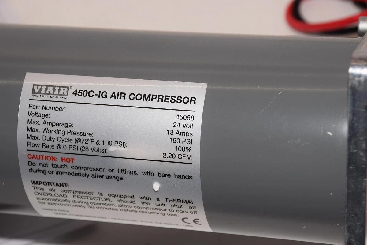 (NEW) VIAIR 45058 , 24V 13A 150psi 450CIG Air Compressor Kit