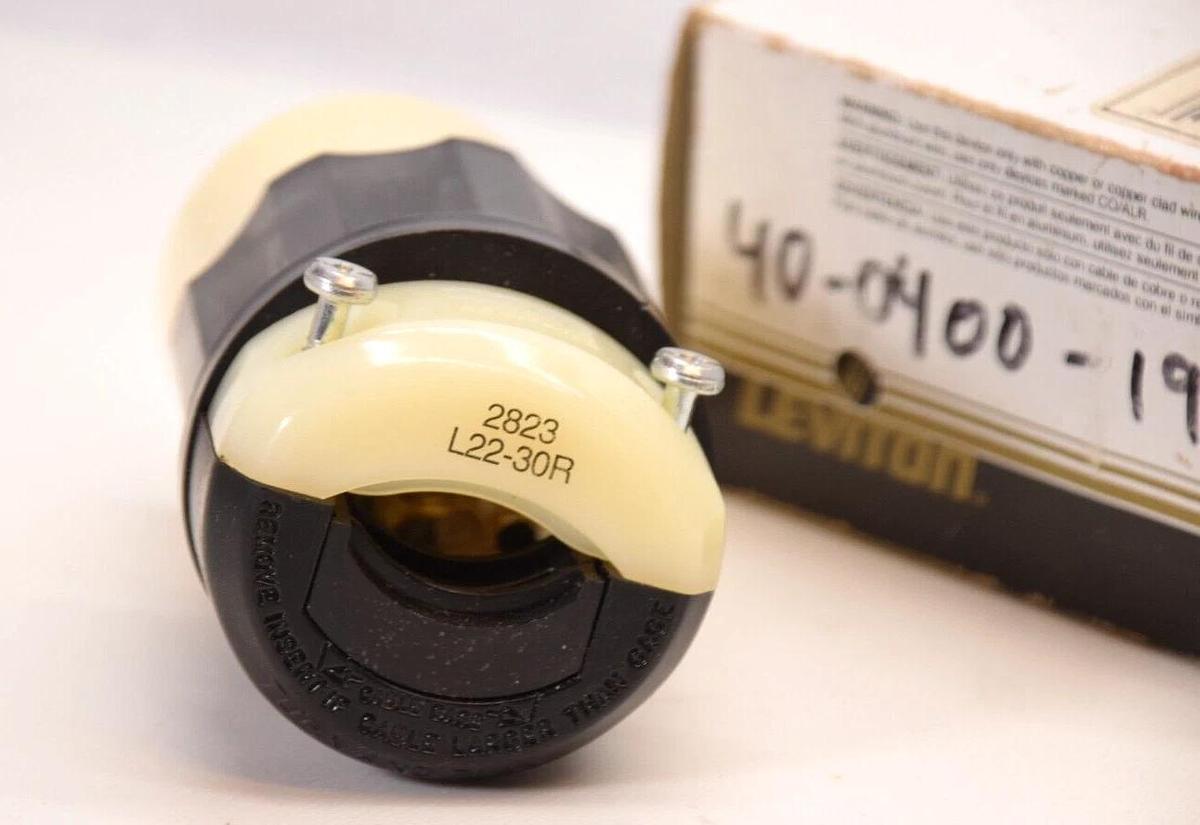 Leviton 2823  Locking Connector Grounding 30A-277/480v 3ph (NEW)