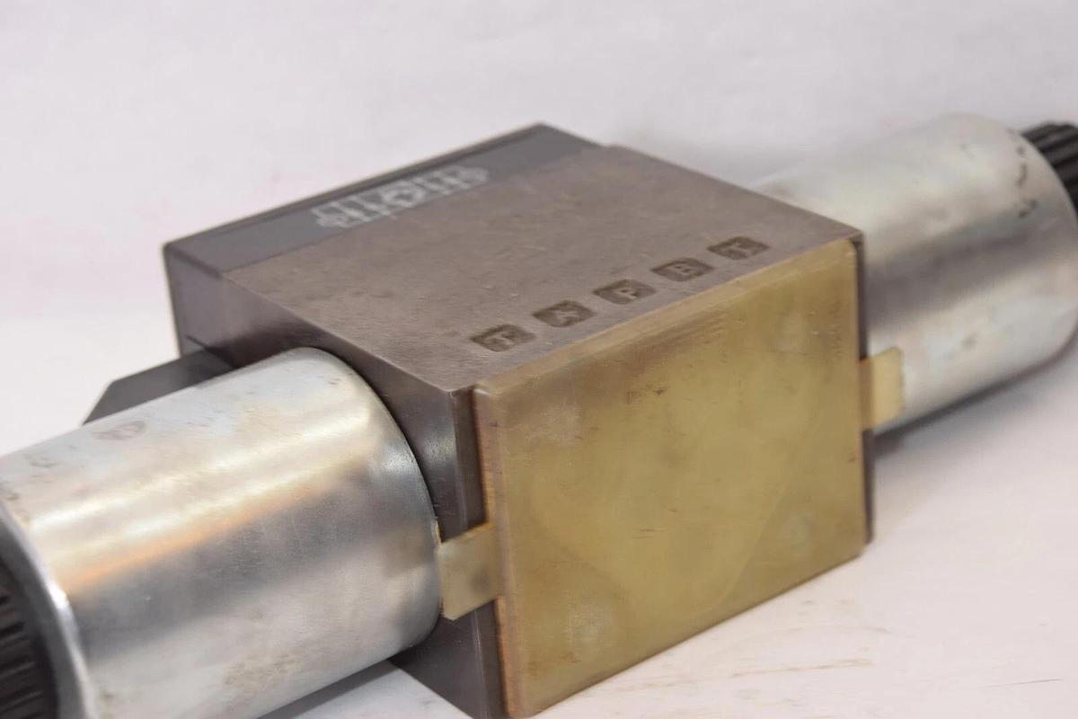 BOSCH 9810230502 081WV10P1V1004WC024/00E51  Solenoid Valve (NOS)