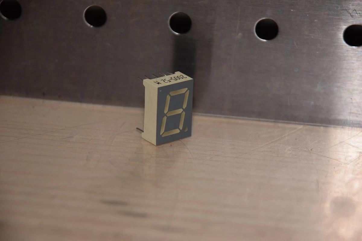 KINGBRIGHT SC52-11EWA SC5211EWA 13.2mm 2005-52 M DIGIT HEIGHT LED DISPLAY NEW