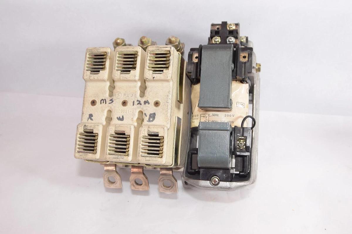 Used FUJI ELECTRIC SRC 363I-8 SRC 3631-8 220A 3PH 220/440/550V AC Magnetic Contactor