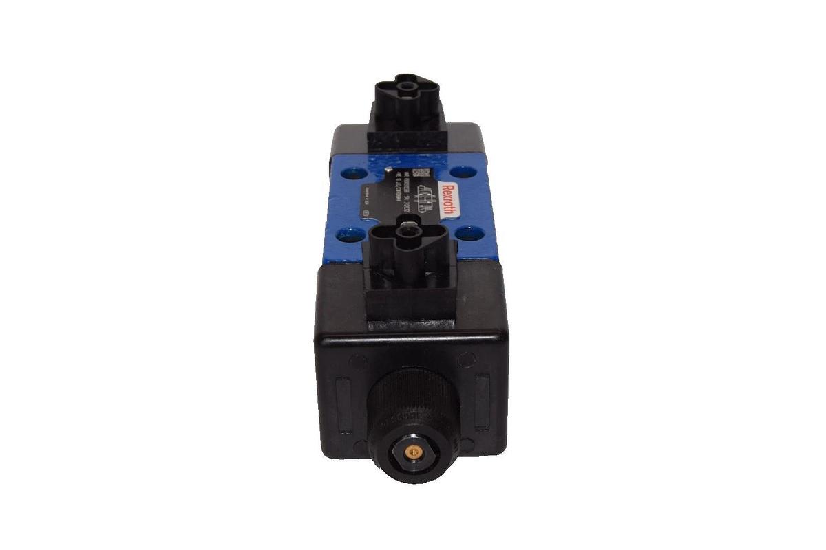 Rexroth Valve 4WE 10 J33/CW110N9K4 R900592338 Solenoid Directional (New)