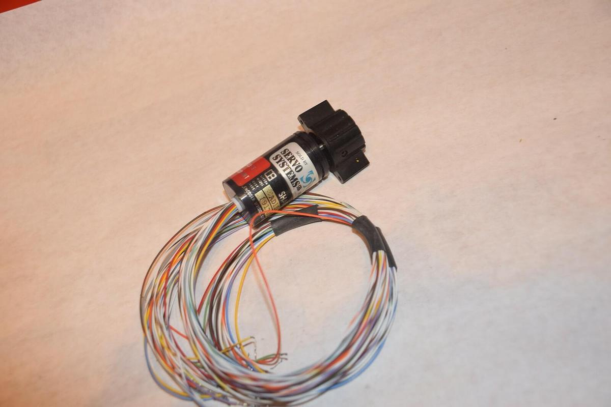 Used SERVO SYSTEMS AD11-13T-1 917016-4 SHAFT ENCODER