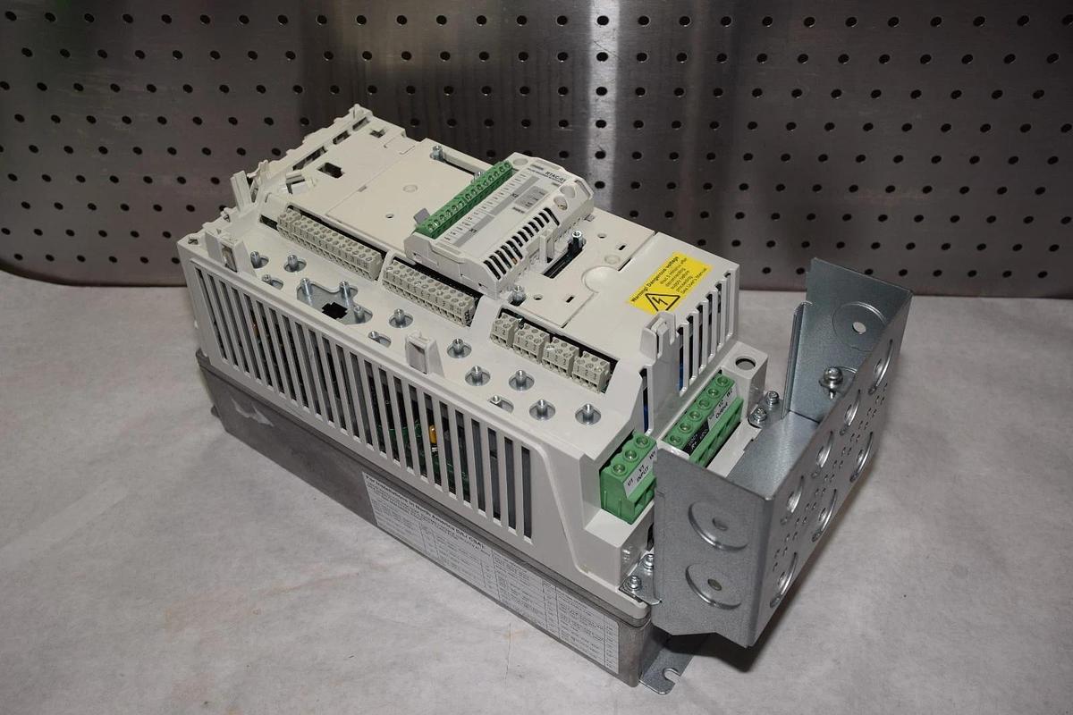 Used ABB  VFD Motor Drive ACS800-U1-0002-2 P901 1.5 HP 208- 240 VAC