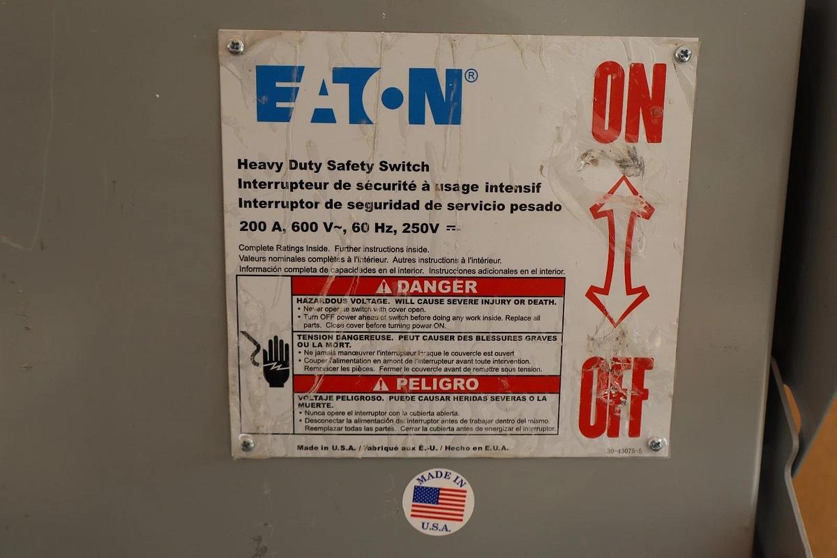 Used Eaton 200A Heavy Duty Safety Switch Disconnect D324N 3-Pole 4-Wire 200Amp