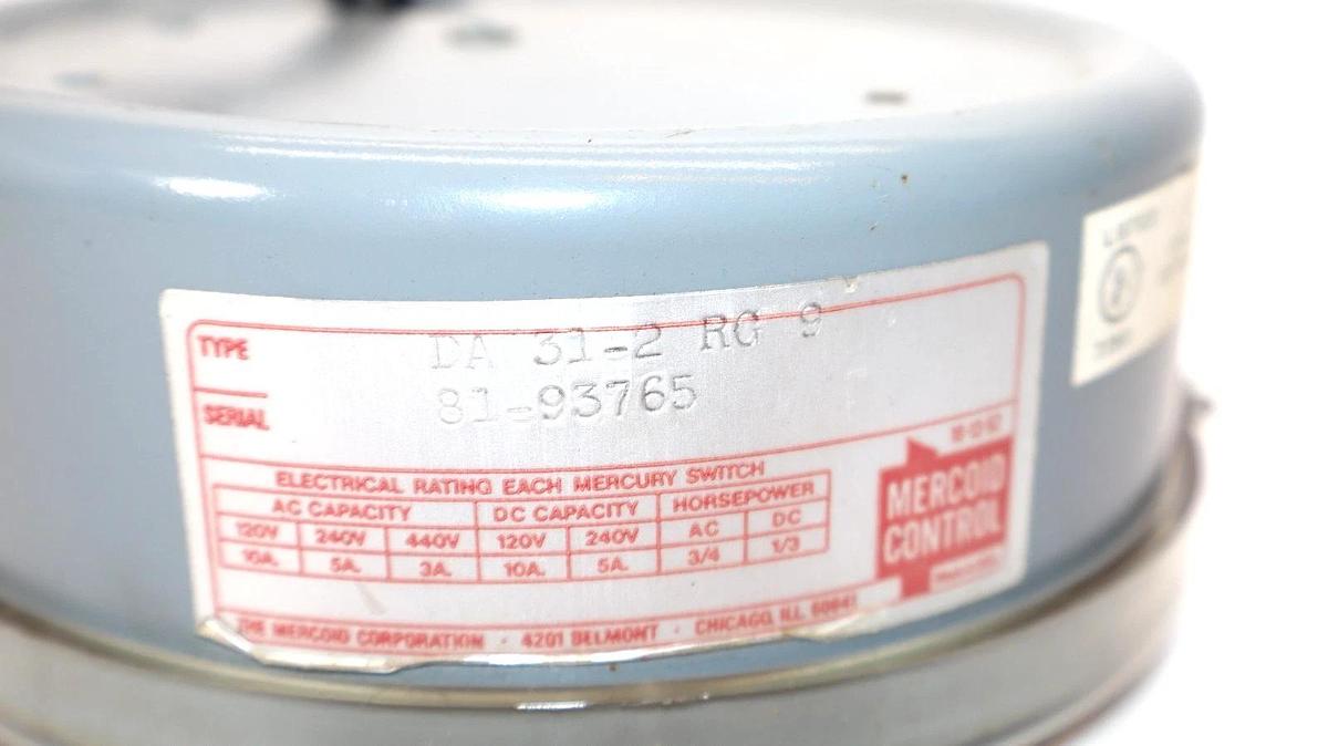 Used Mercoid Control DA 31-2 RG9 10-300psig 120-240V 1/4" Pressure Switch