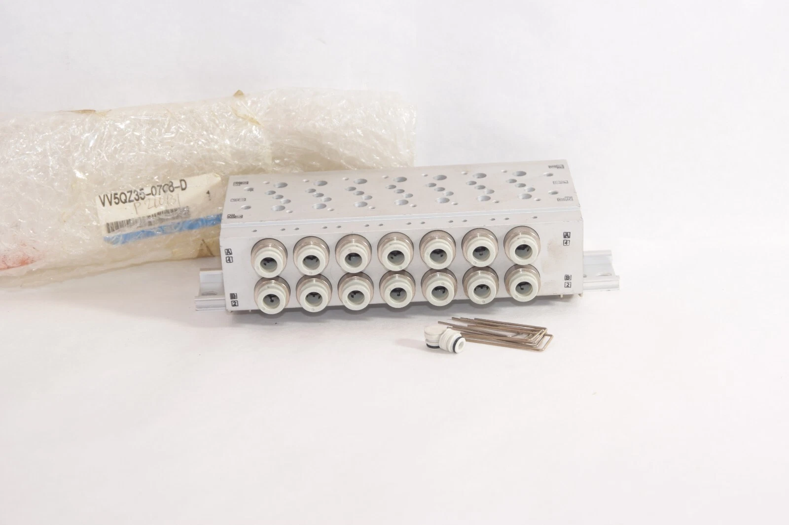 (NEW) SMC VV5QZ35-07C8-D VV5QZ3507C8D VV5QZ35 07C8 D Manifold